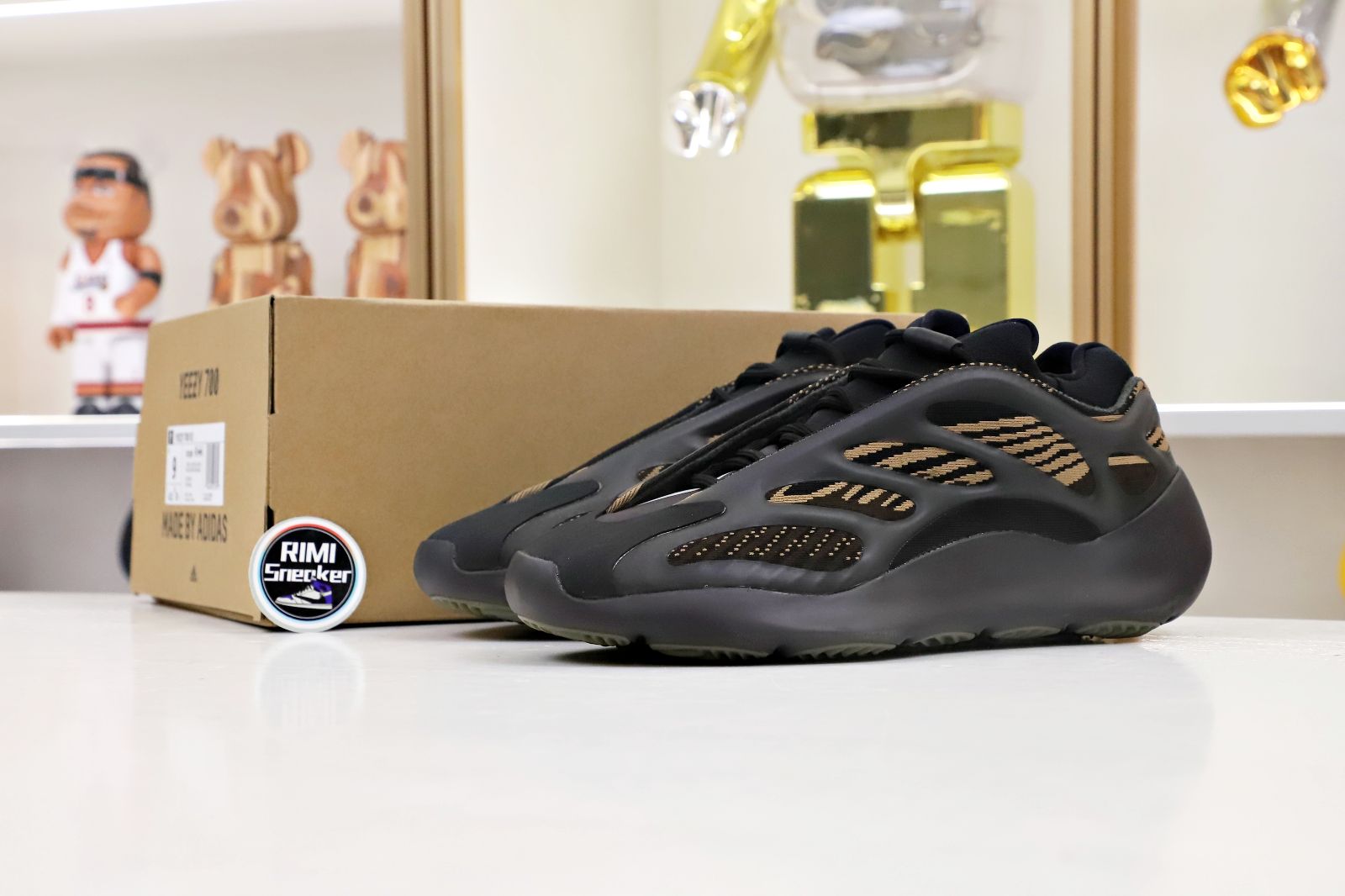 YEEZY 700 V3 'CLAY BROWN'