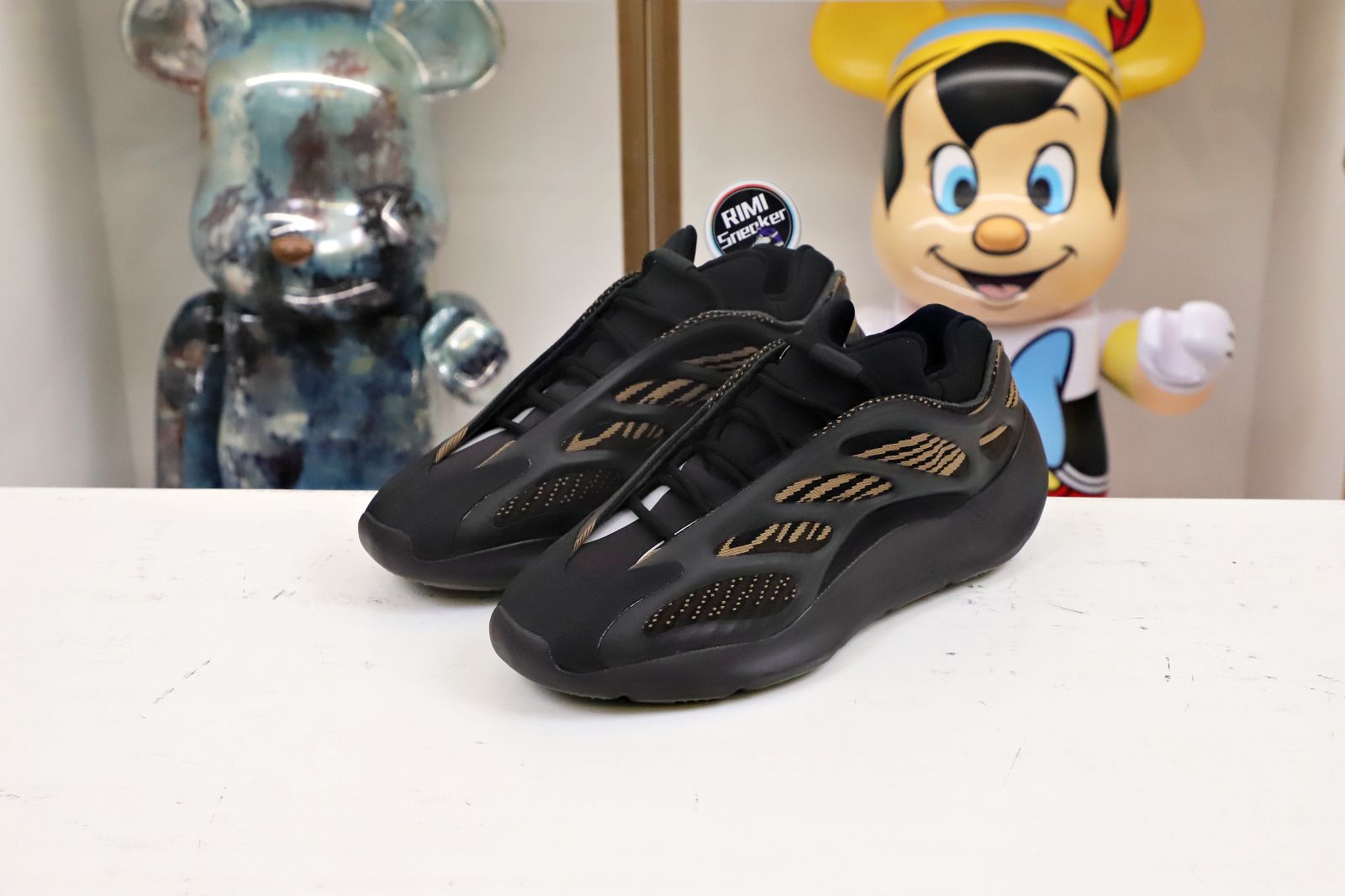 YEEZY 700 V3 'CLAY BROWN'