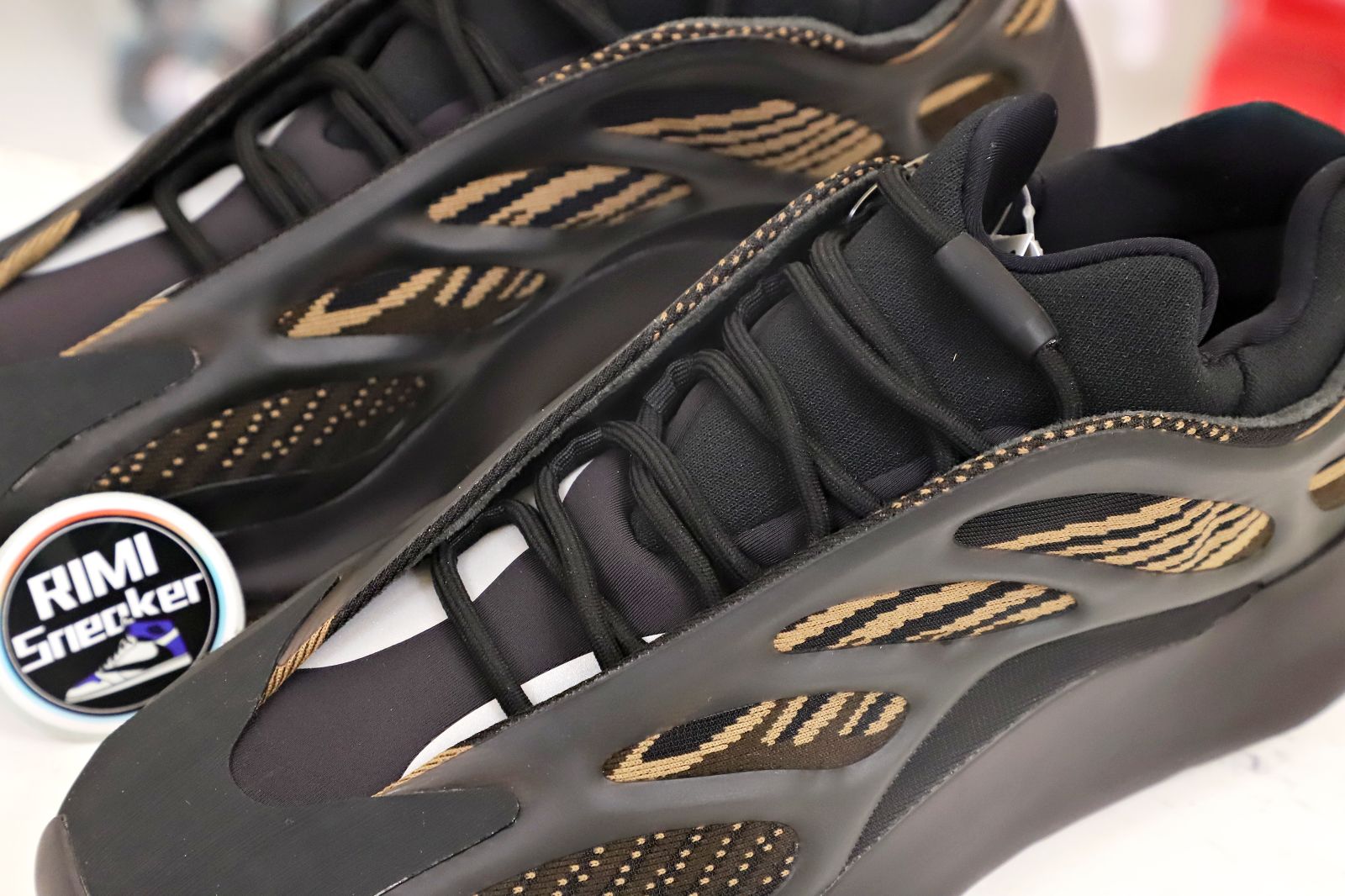 YEEZY 700 V3 'CLAY BROWN'