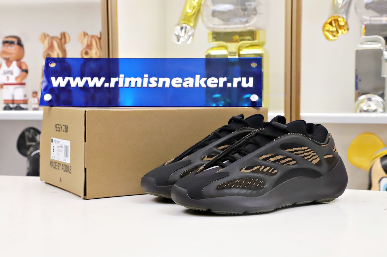 YEEZY 700 V3 'CLAY BROWN'