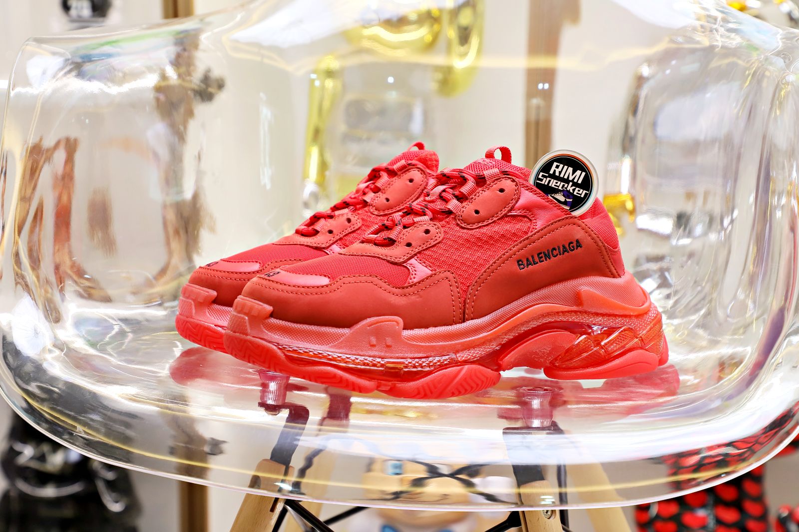 Balenciaga  TRIPLE S red