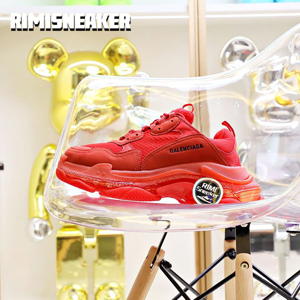 Balenciaga TRIPLE S red
