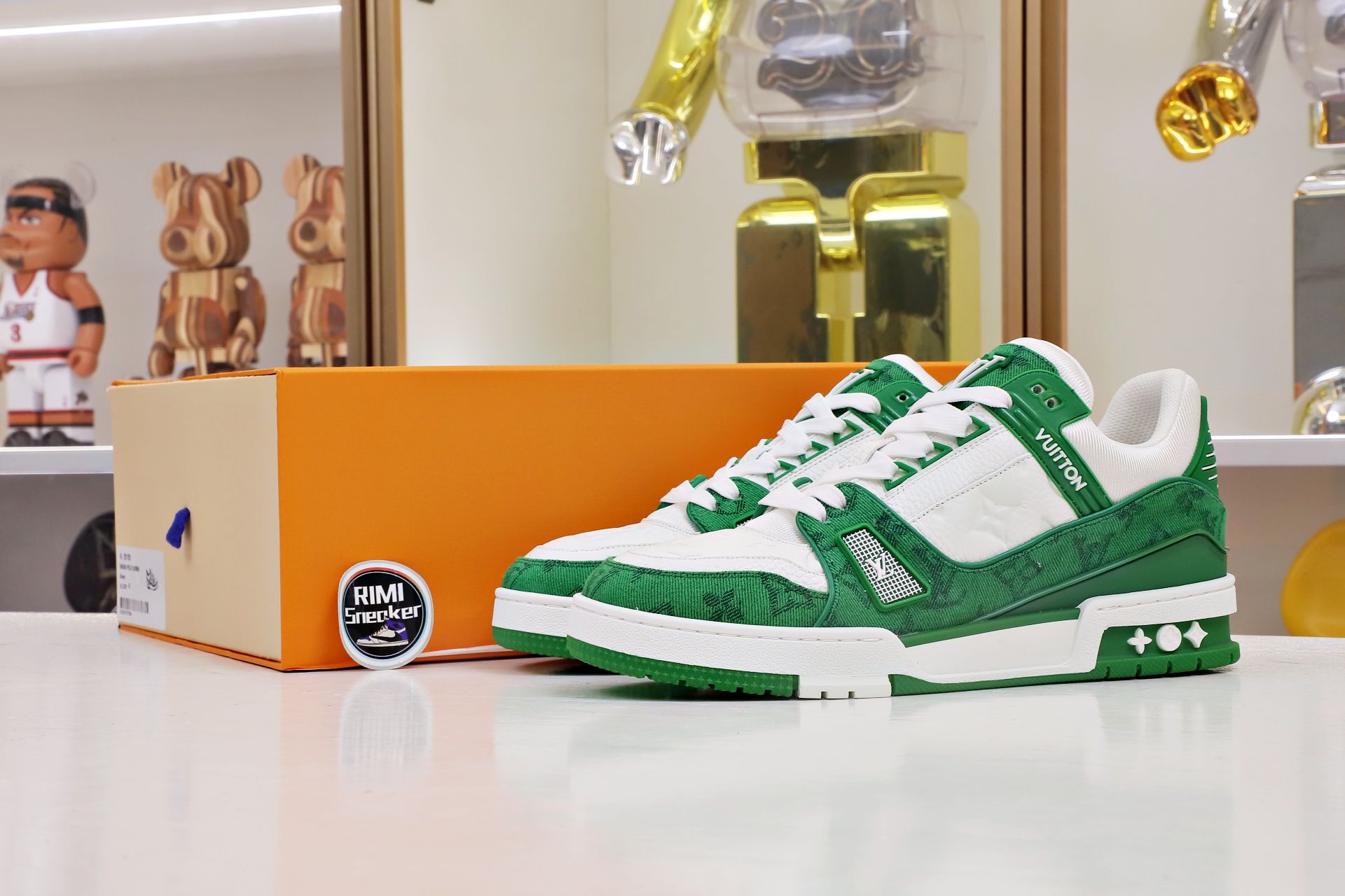 L/V Trainer