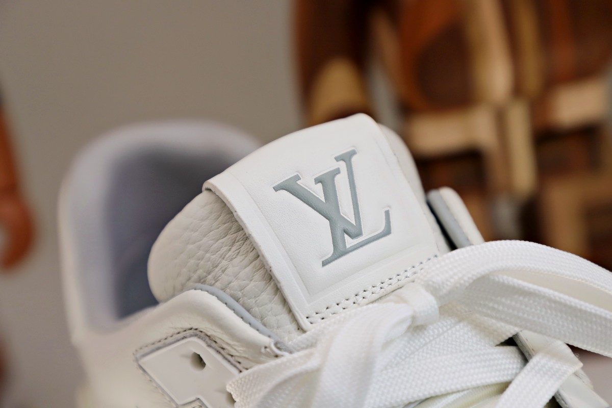 L/V Trainer