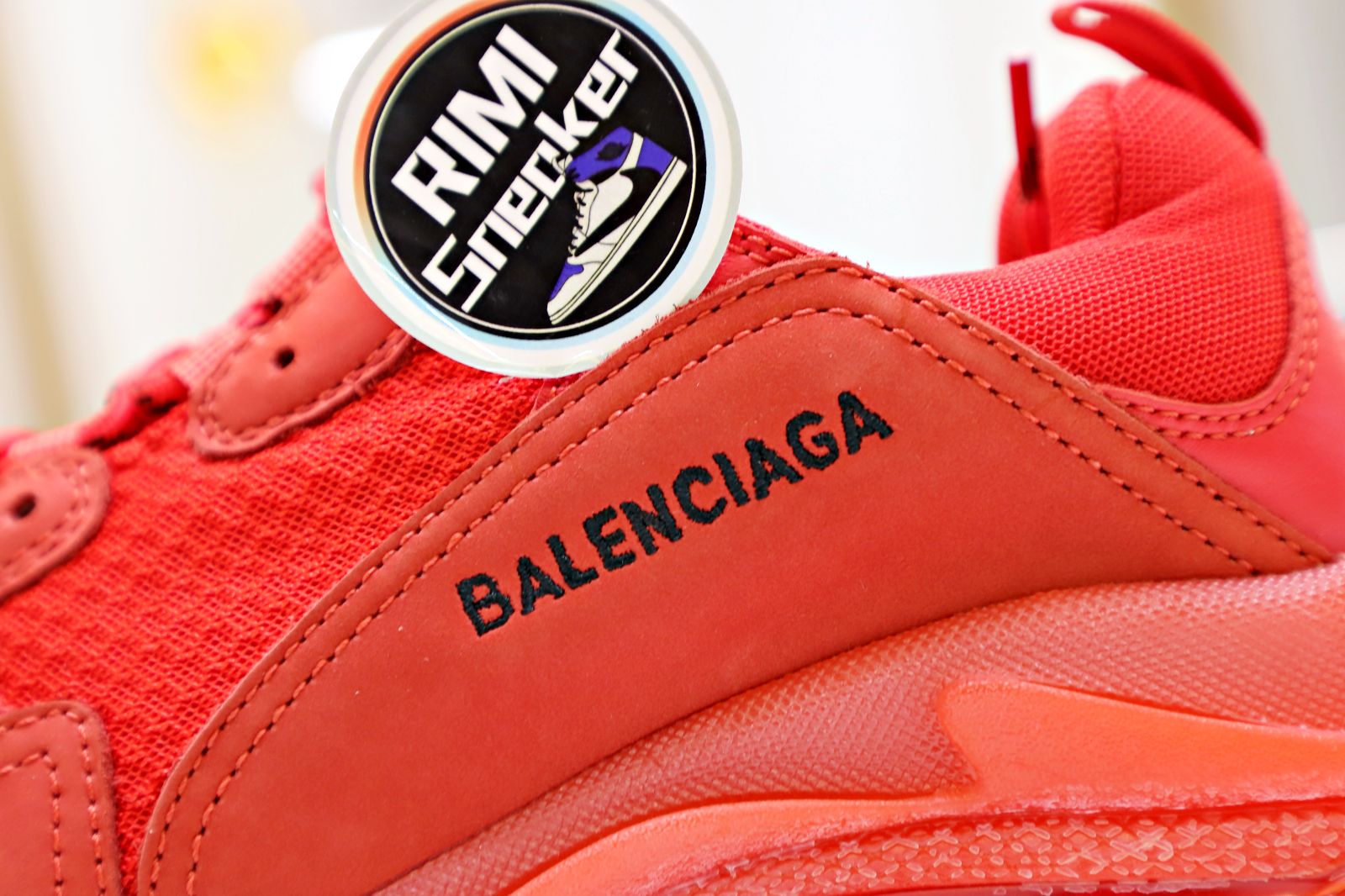 Balenciaga  TRIPLE S red