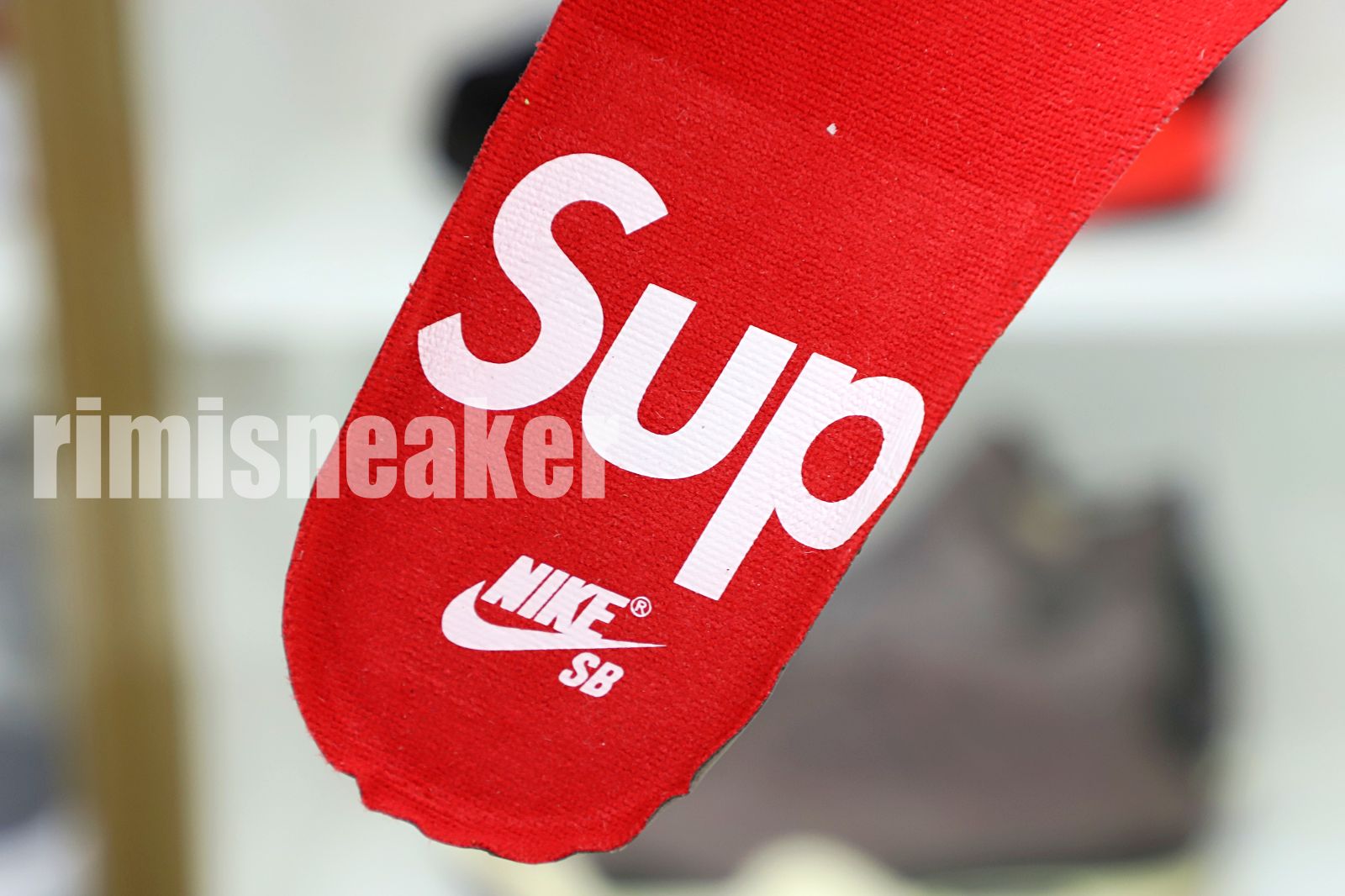Supreme x Nike SB Dunk Low