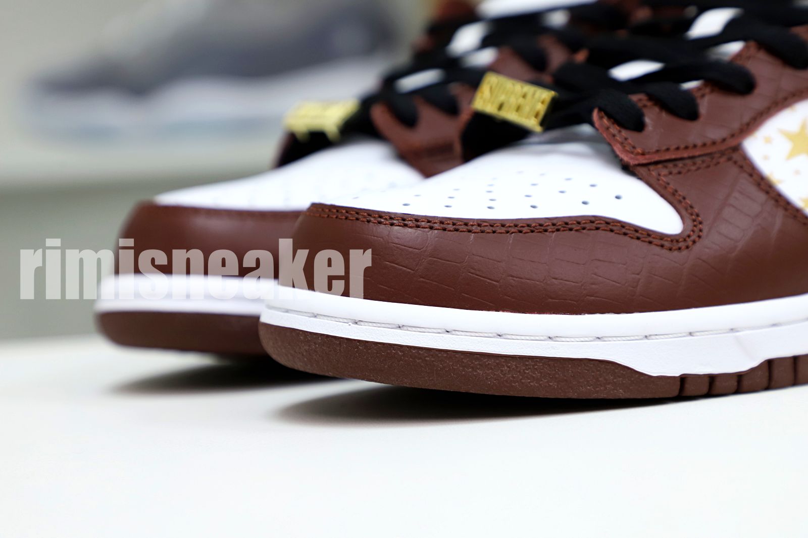 Supreme x Nike SB Dunk Low