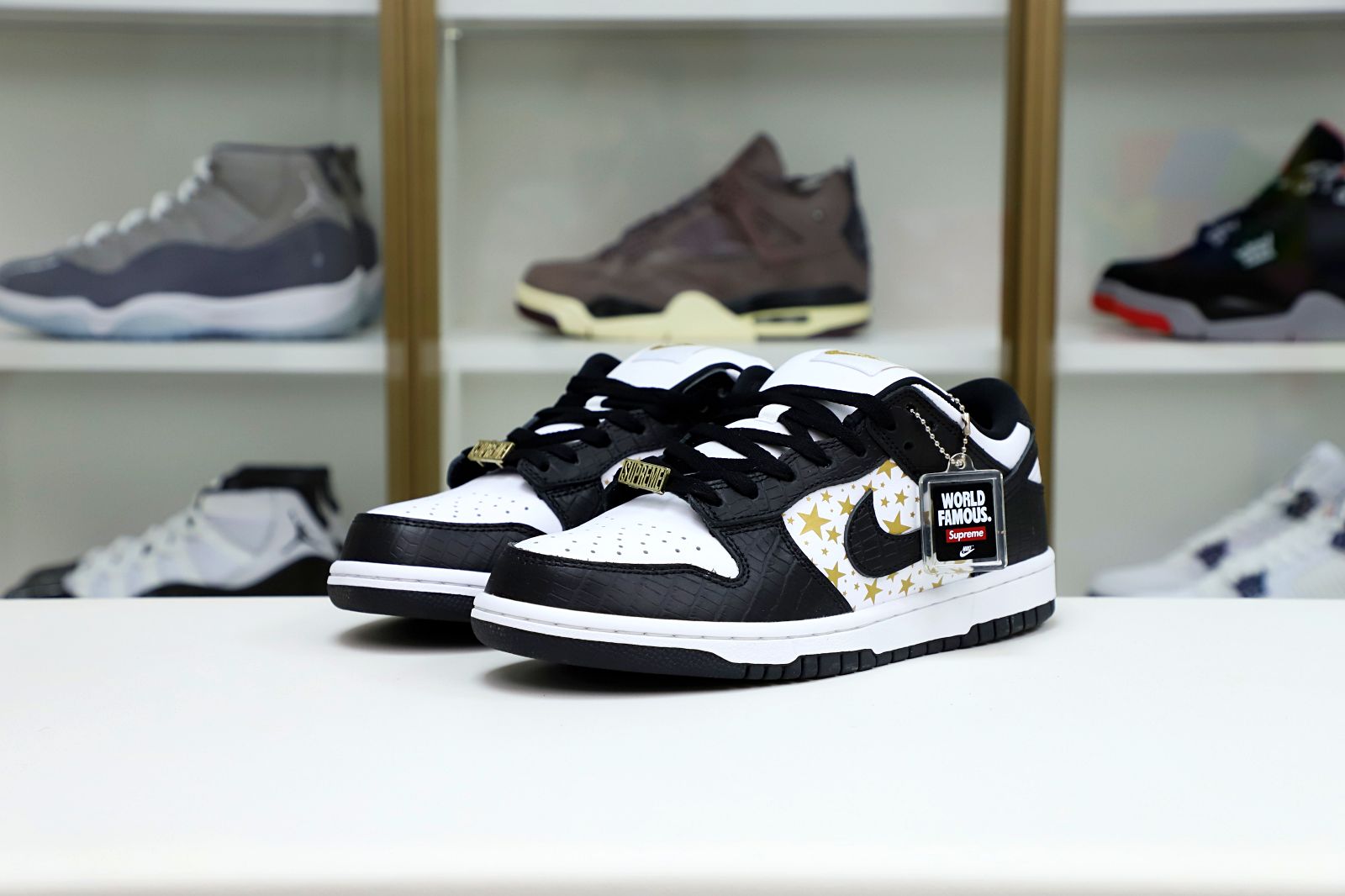 Supreme x Nike SB Dunk Low