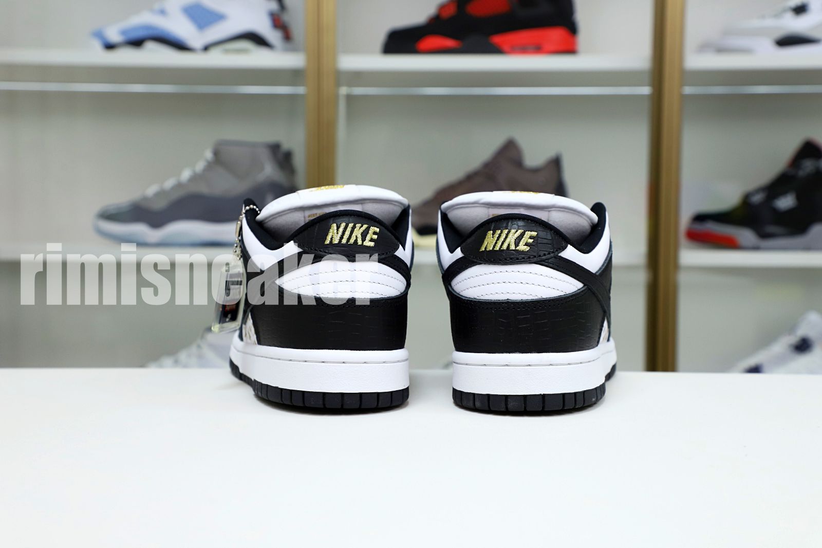 Supreme x Nike SB Dunk Low