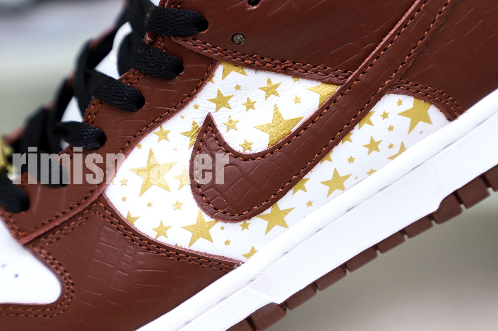 Supreme x Nike SB Dunk Low
