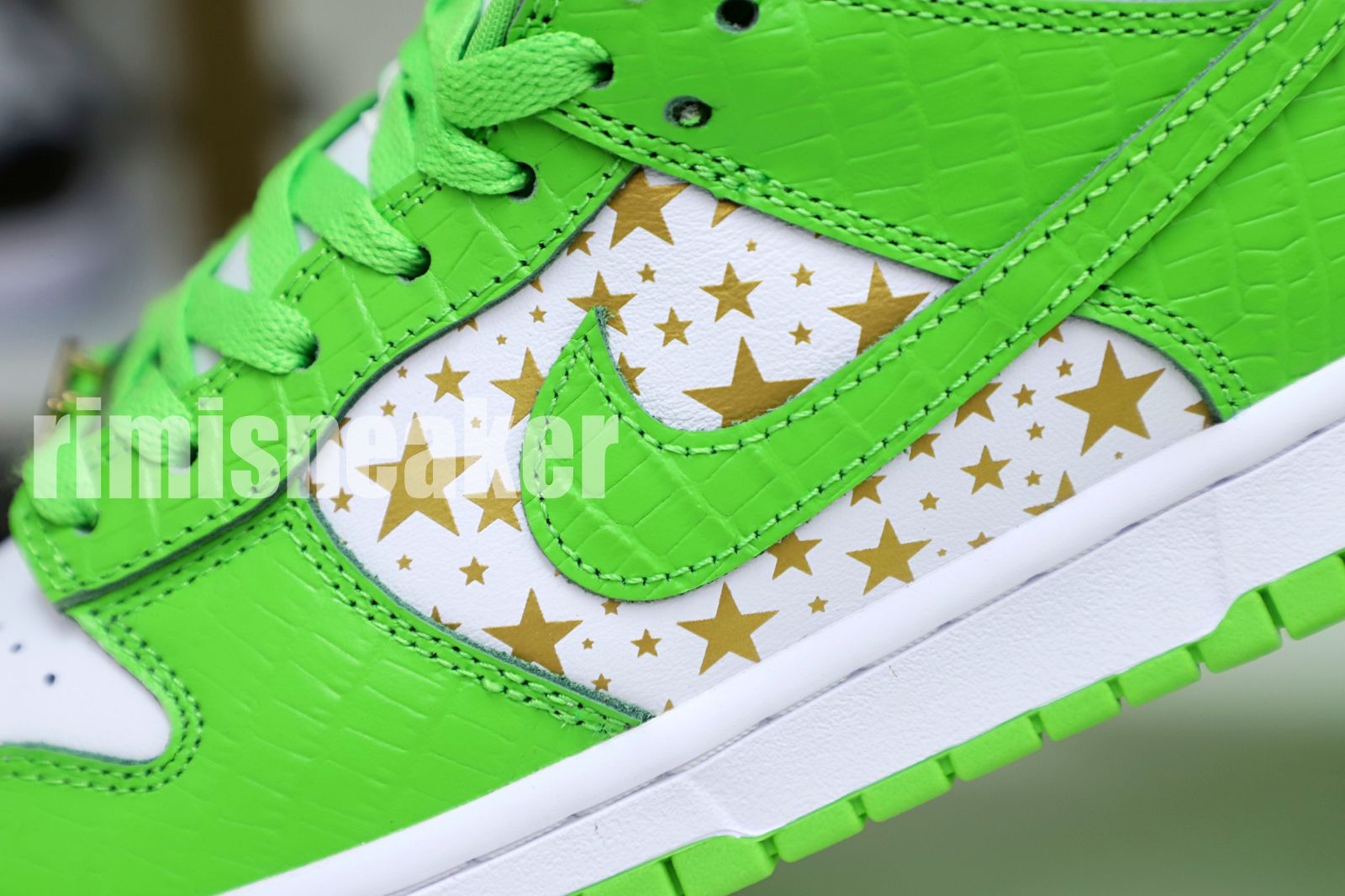 Supreme x Nike SB Dunk Low