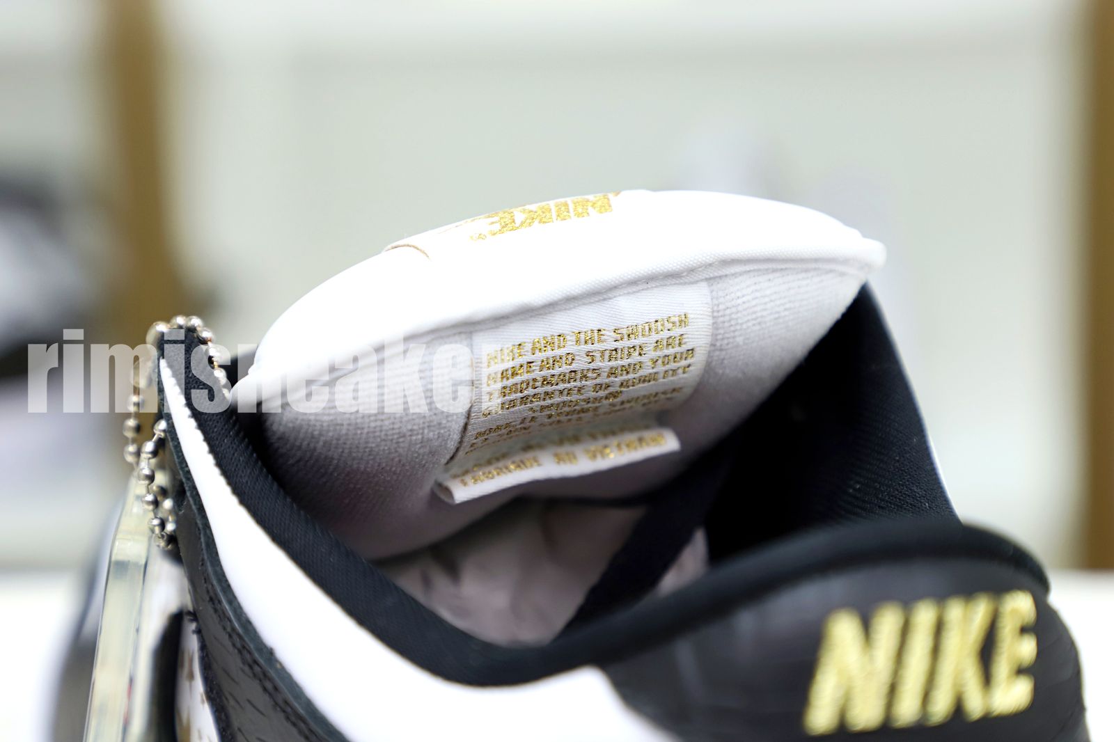 Supreme x Nike SB Dunk Low