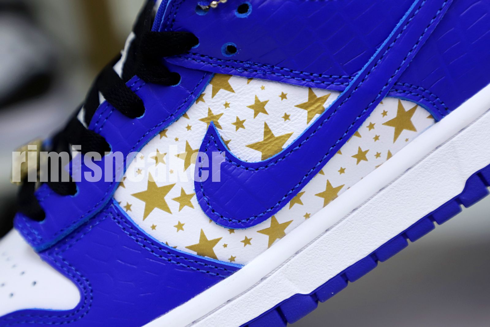 Supreme x Nike SB Dunk Low