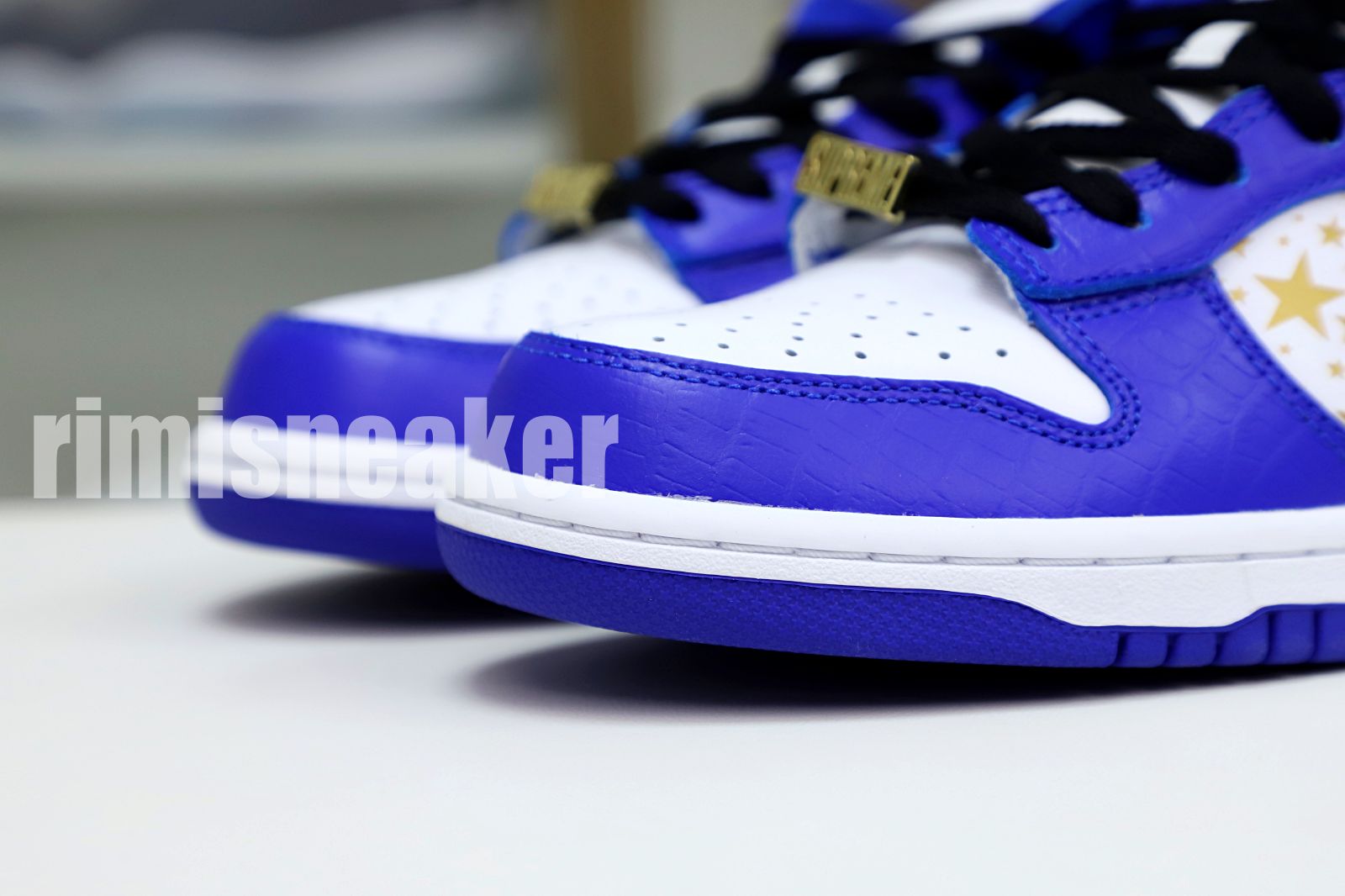 Supreme x Nike SB Dunk Low
