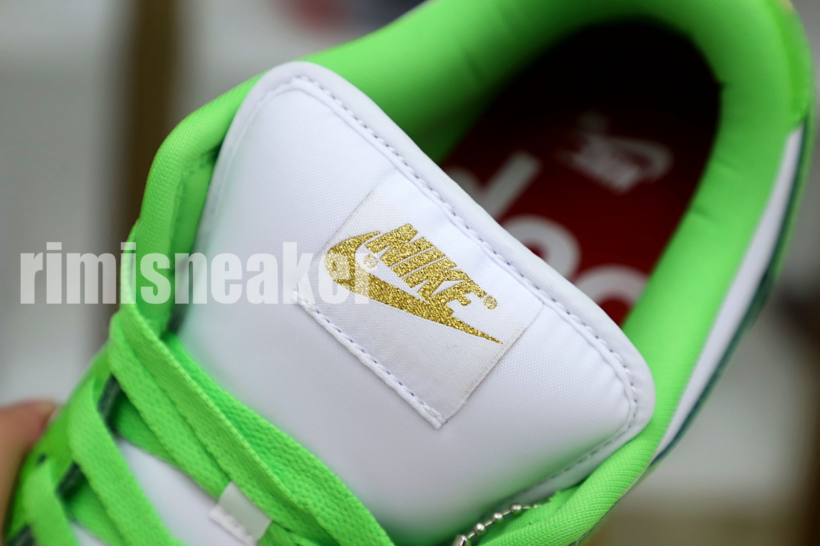 Supreme x Nike SB Dunk Low