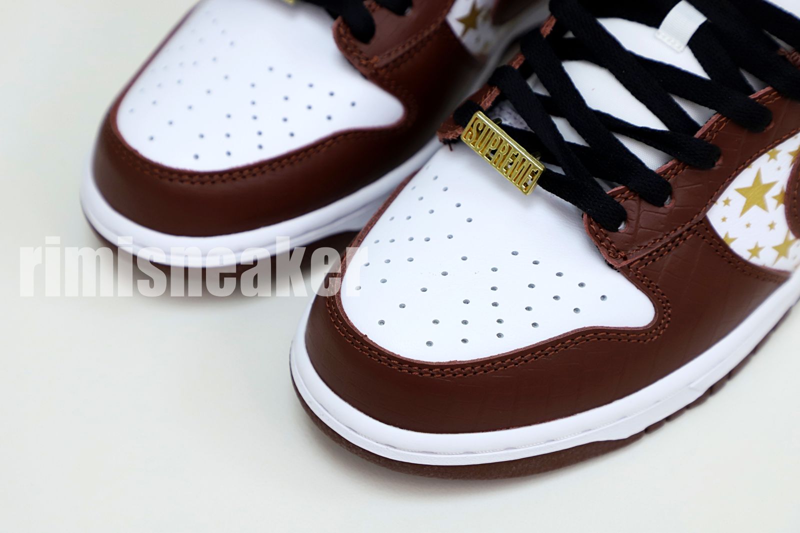 Supreme x Nike SB Dunk Low