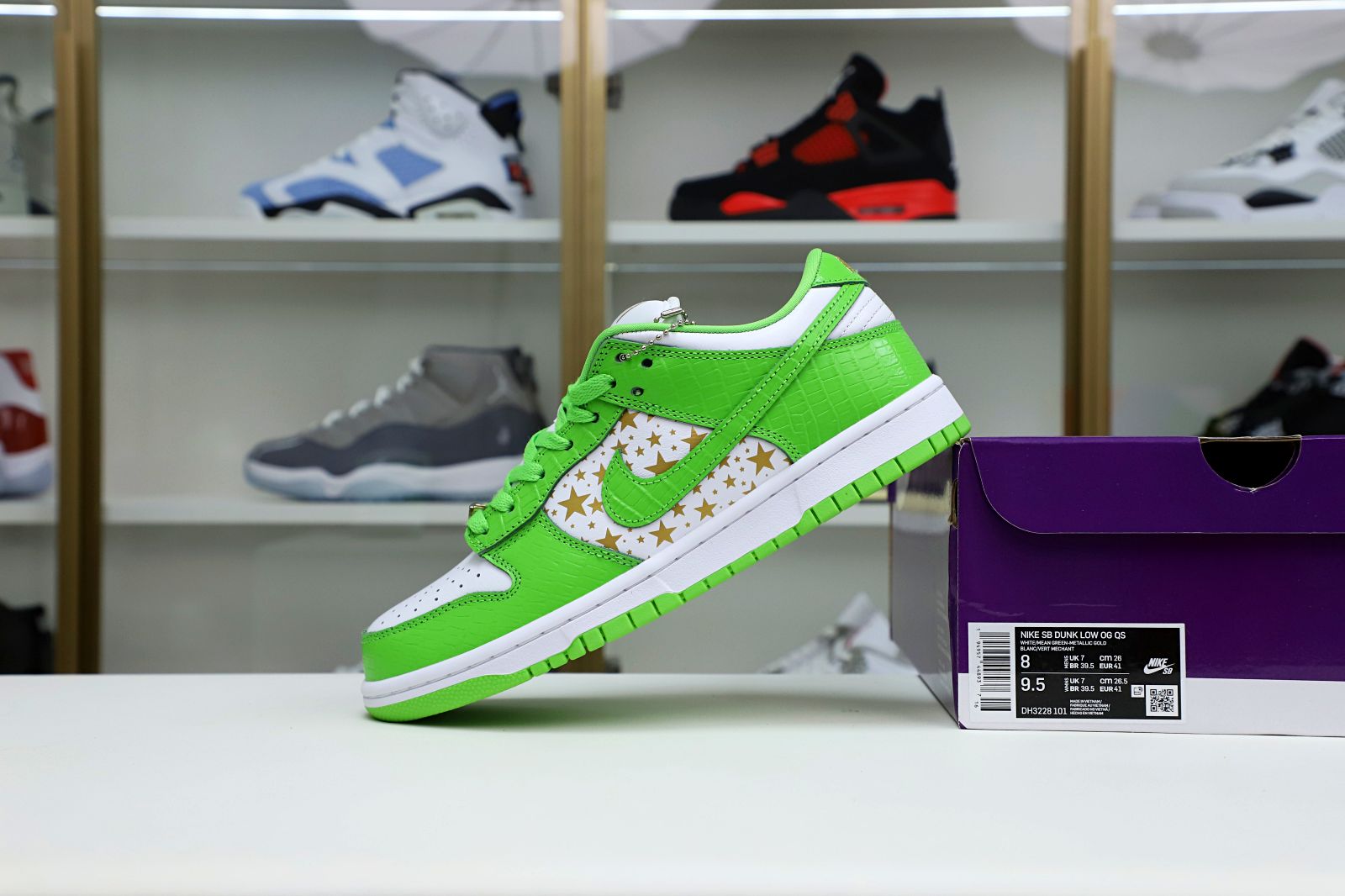 Supreme x Nike SB Dunk Low