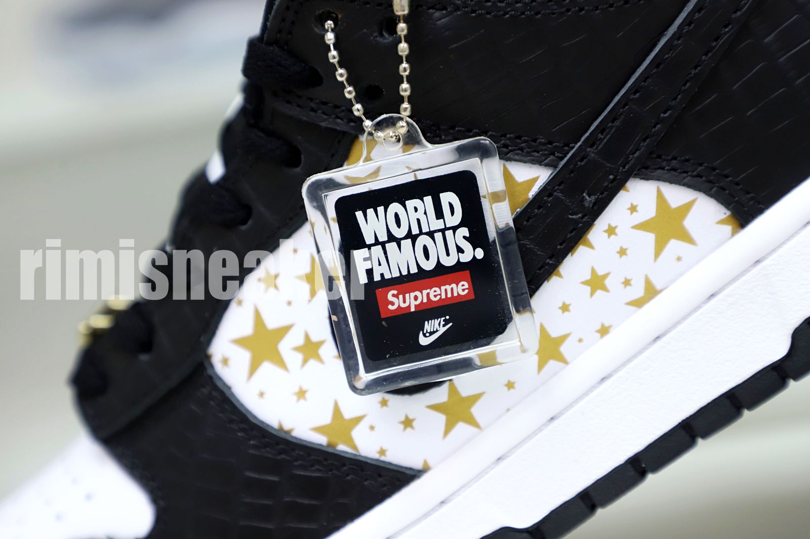 Supreme x Nike SB Dunk Low