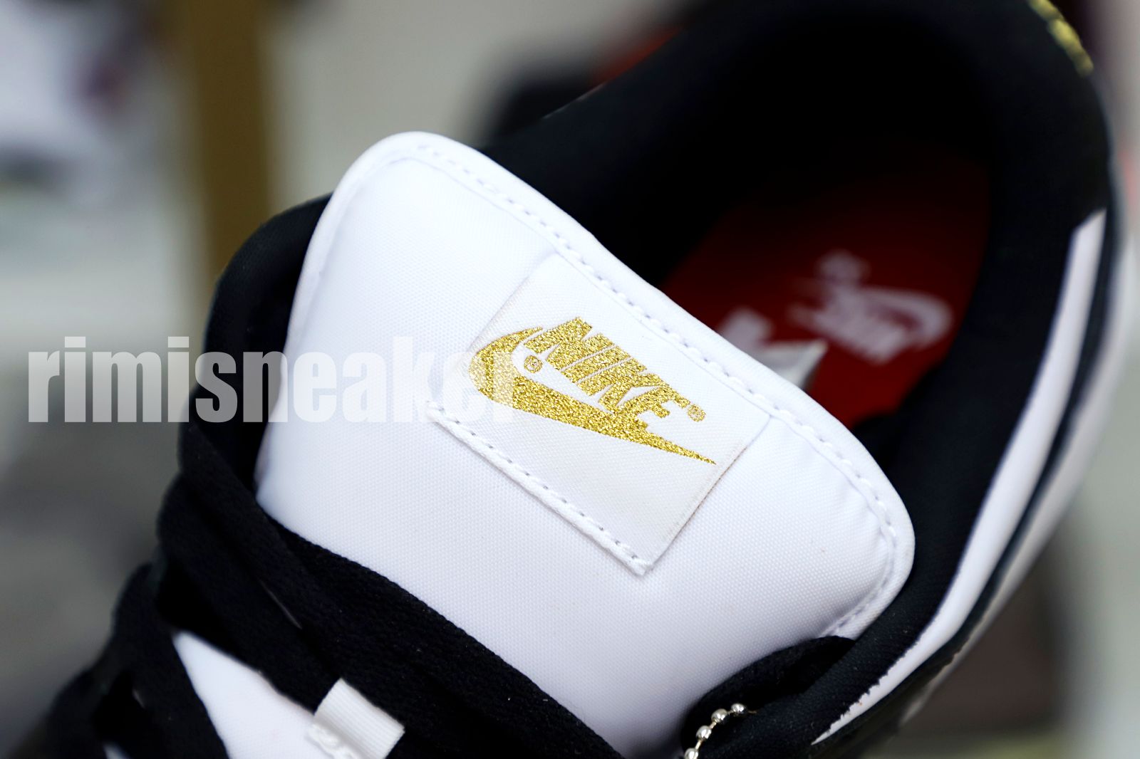 Supreme x Nike SB Dunk Low