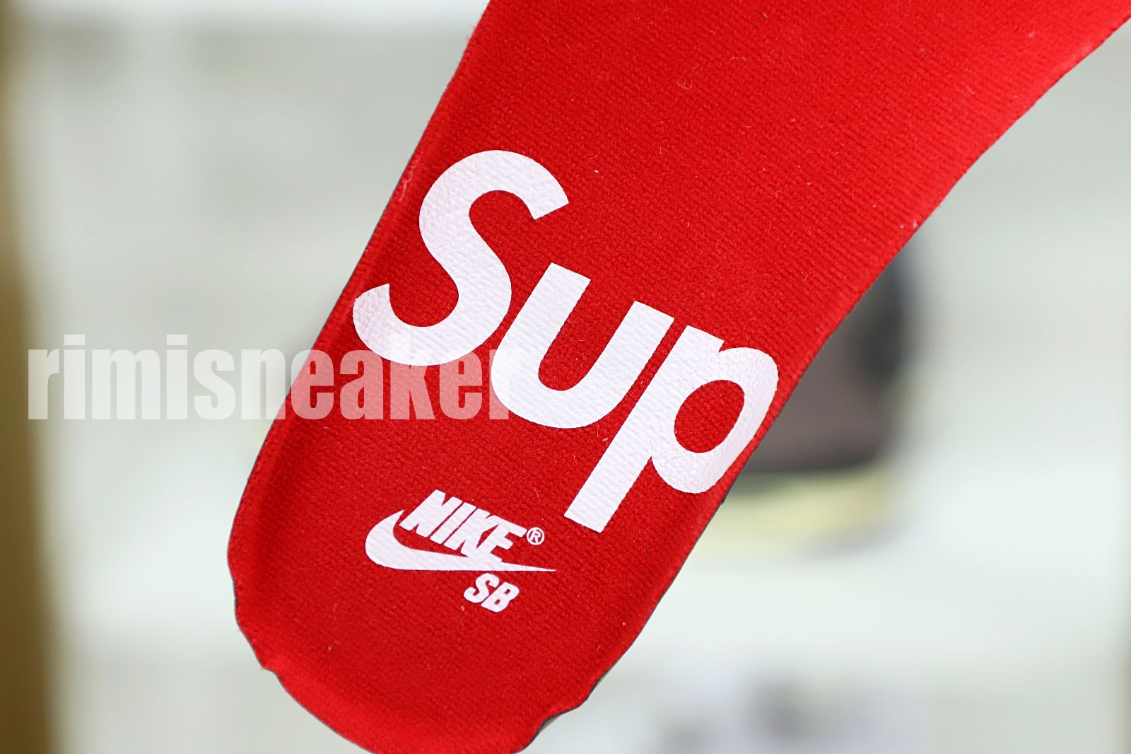 Supreme x Nike SB Dunk Low