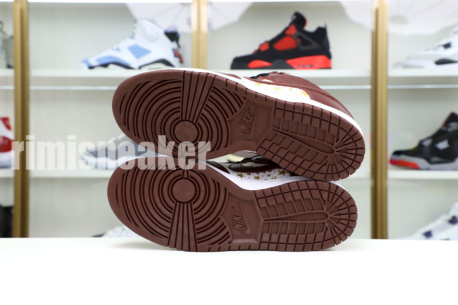 Supreme x Nike SB Dunk Low