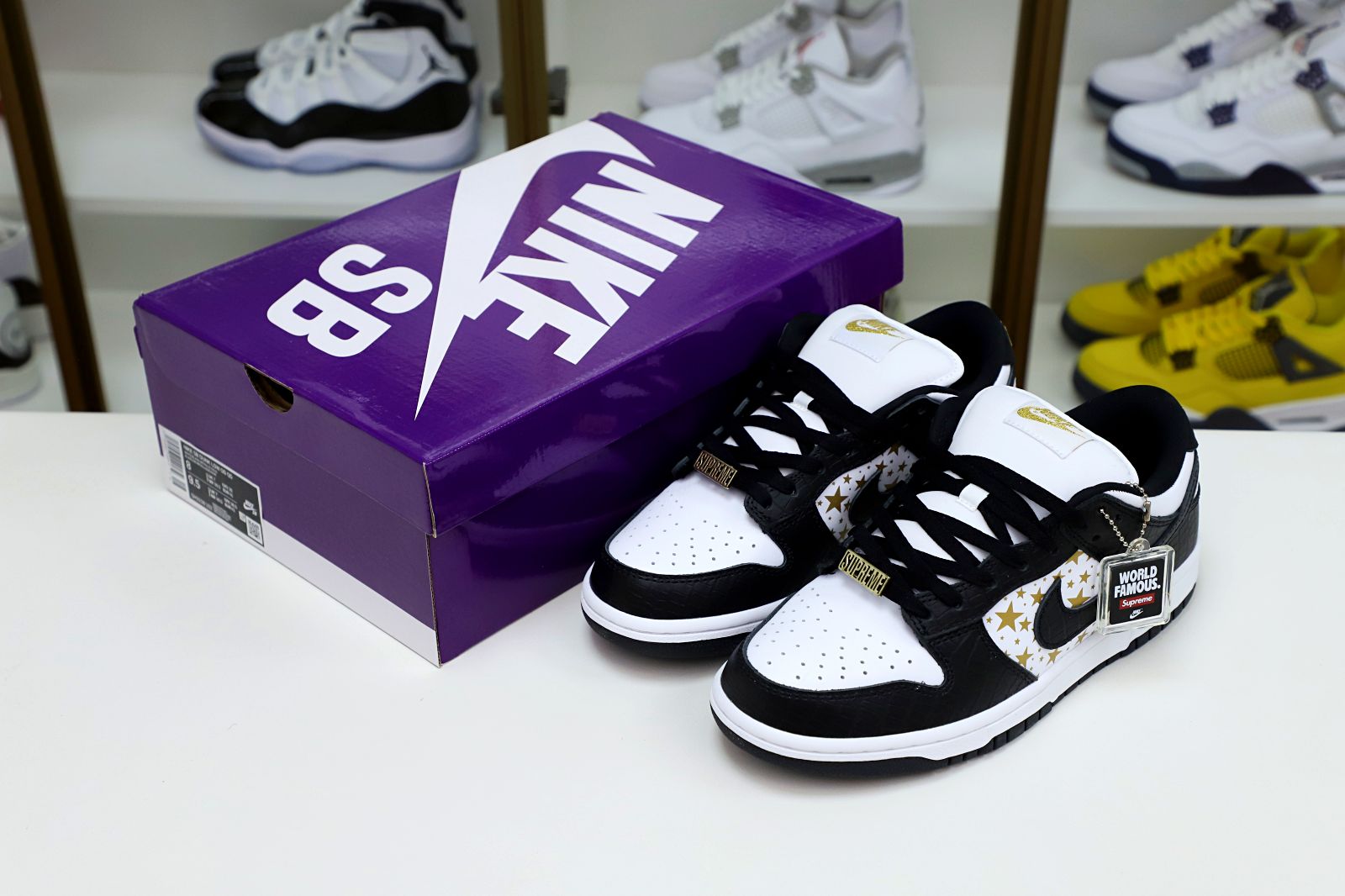 Supreme x Nike SB Dunk Low