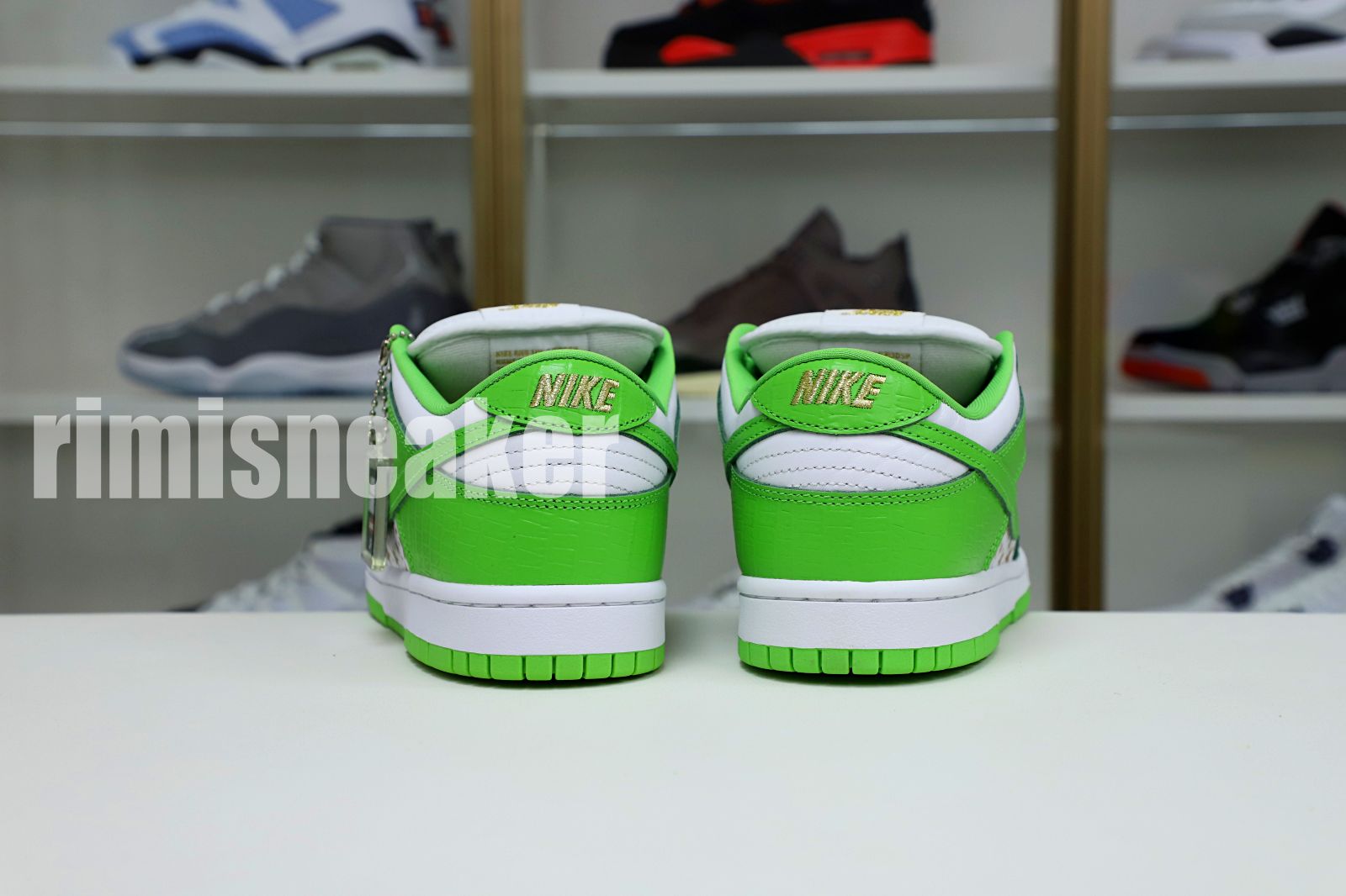 Supreme x Nike SB Dunk Low