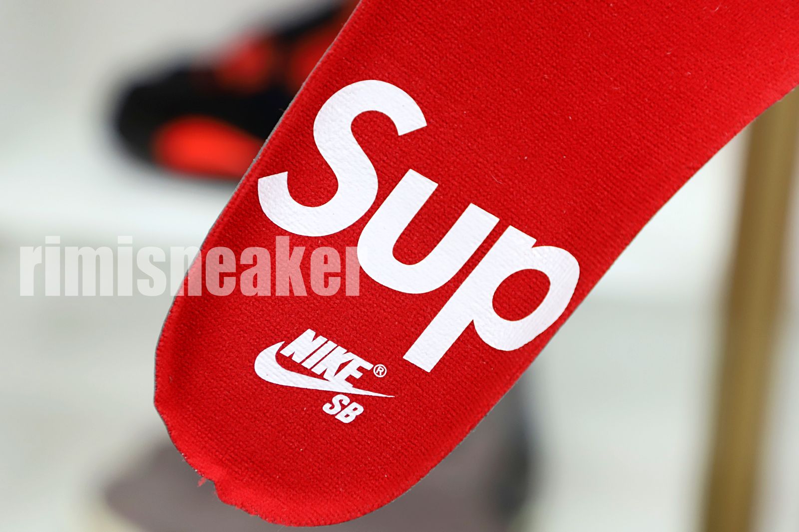 Supreme x Nike SB Dunk Low