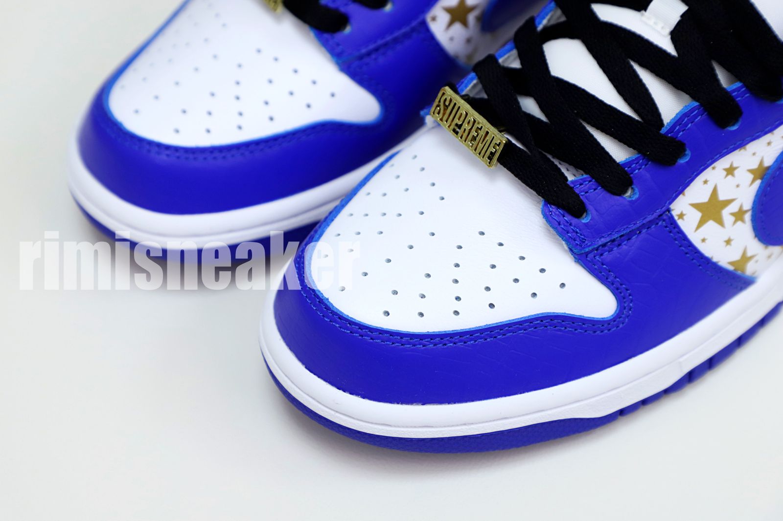 Supreme x Nike SB Dunk Low