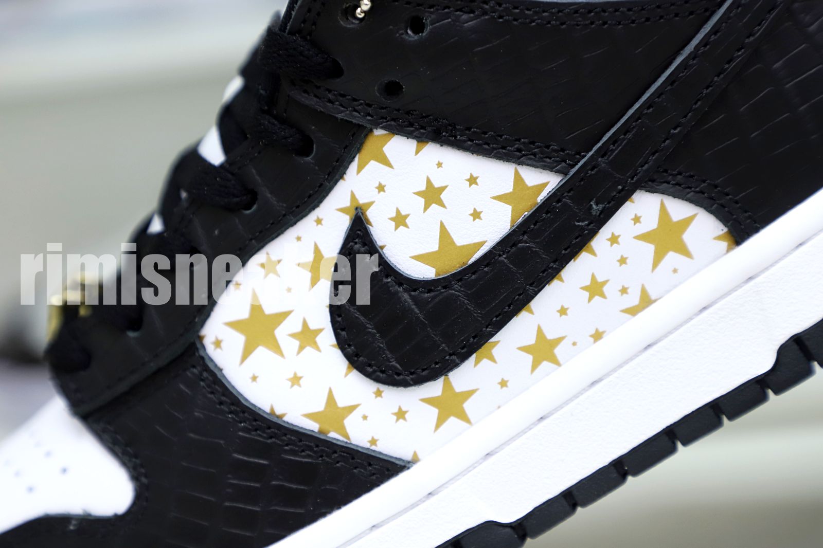 Supreme x Nike SB Dunk Low