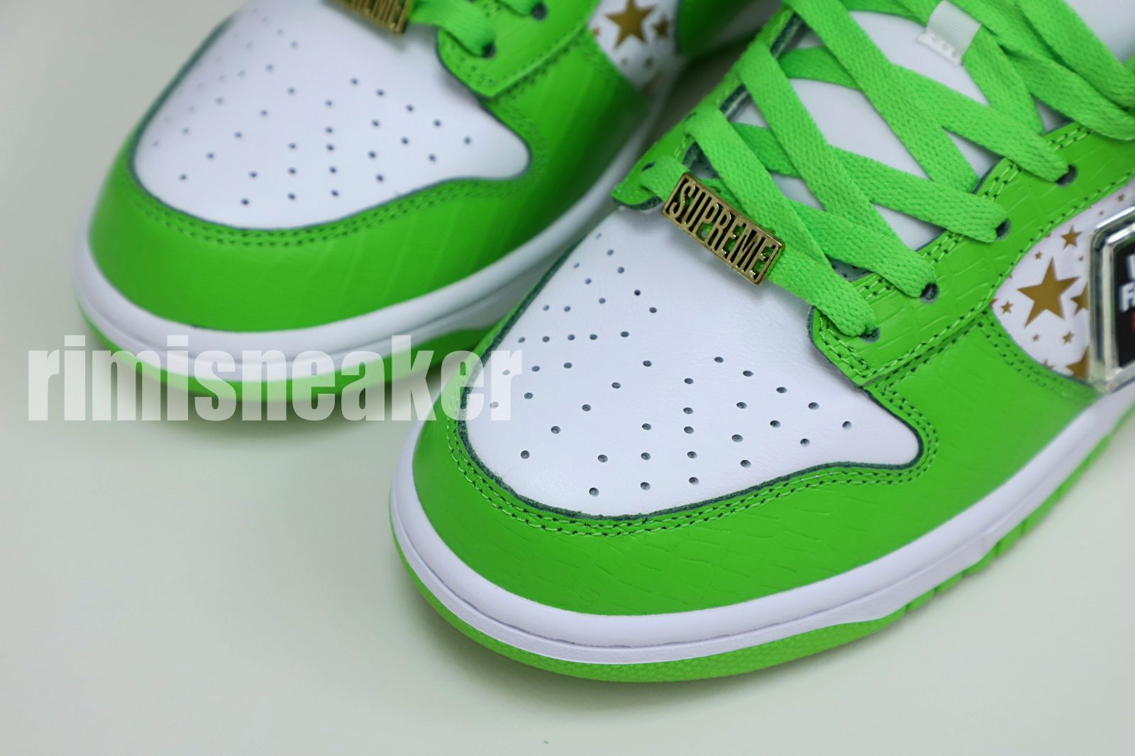 Supreme x Nike SB Dunk Low