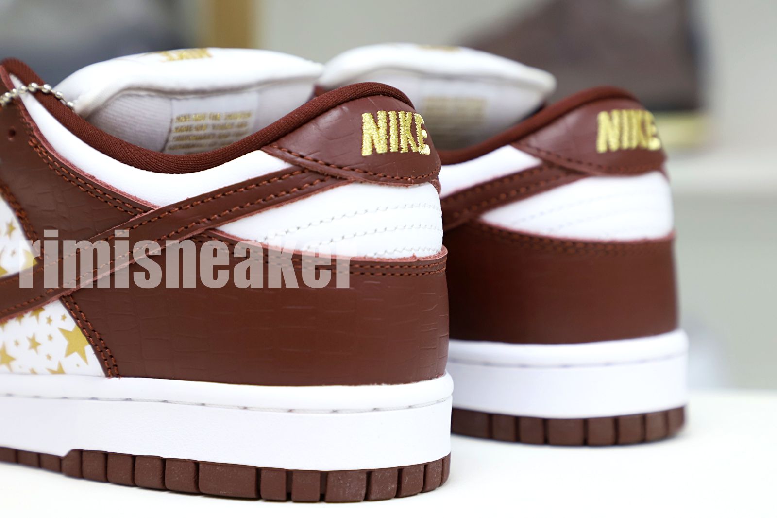 Supreme x Nike SB Dunk Low
