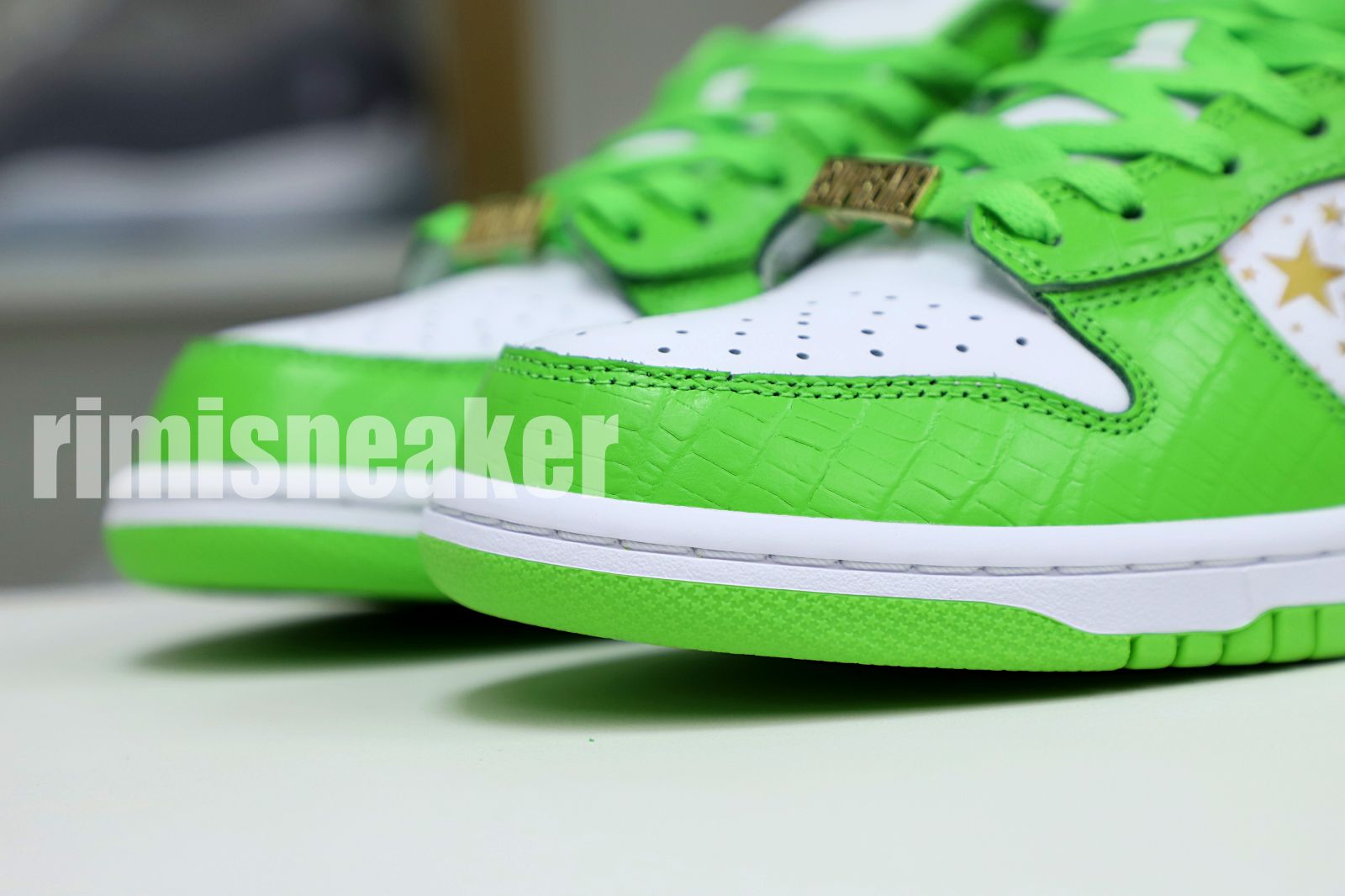 Supreme x Nike SB Dunk Low