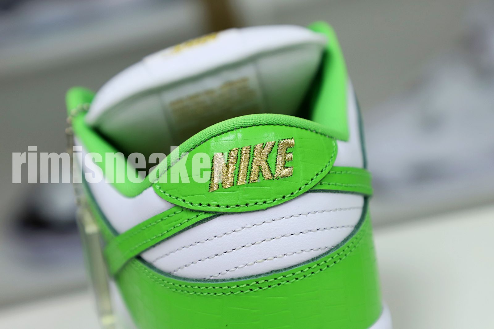 Supreme x Nike SB Dunk Low