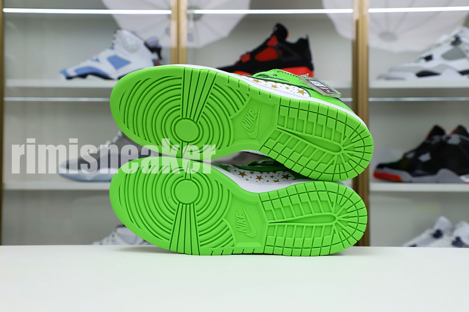 Supreme x Nike SB Dunk Low