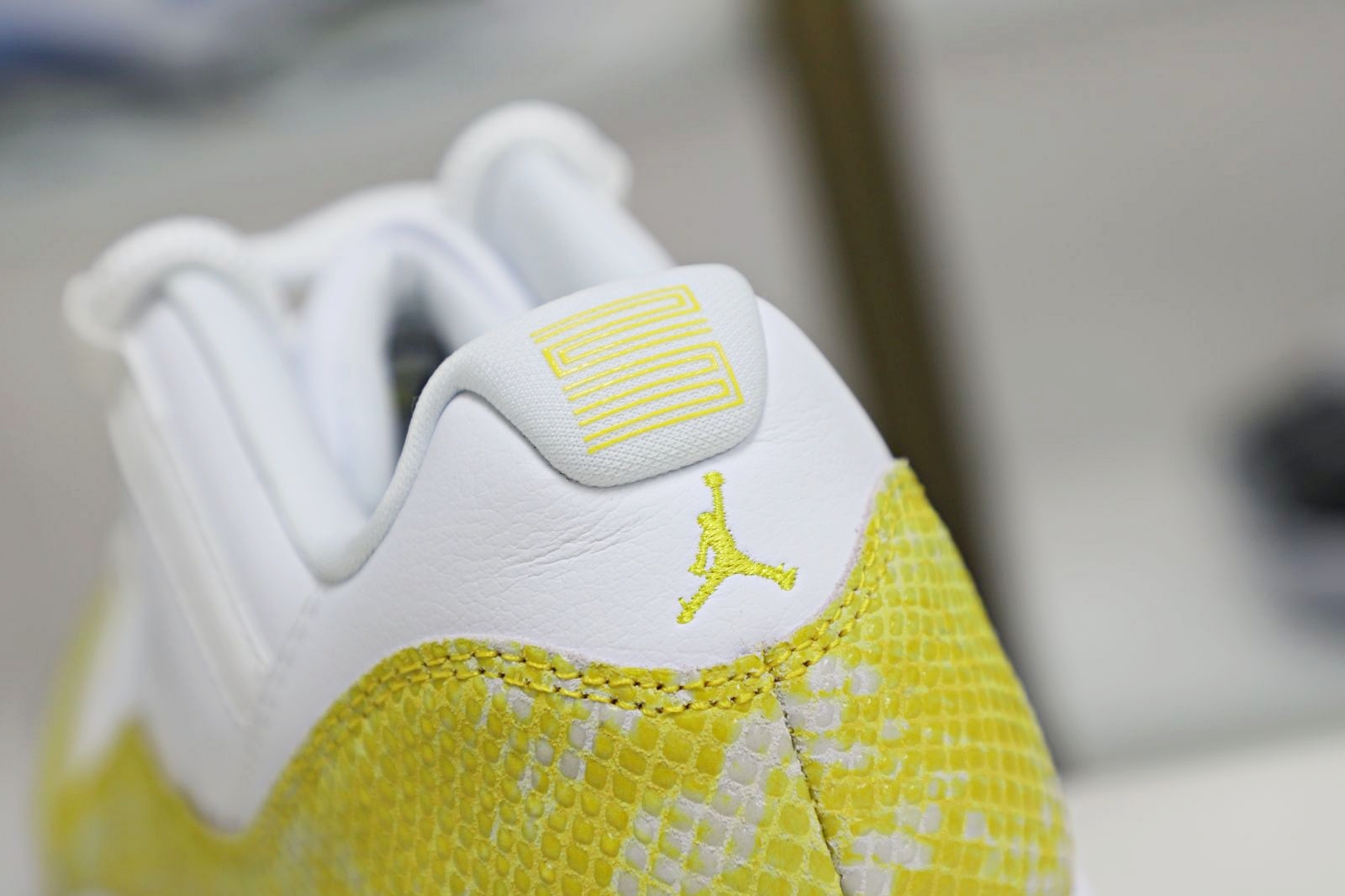Air Jordan 11 Retro Low
