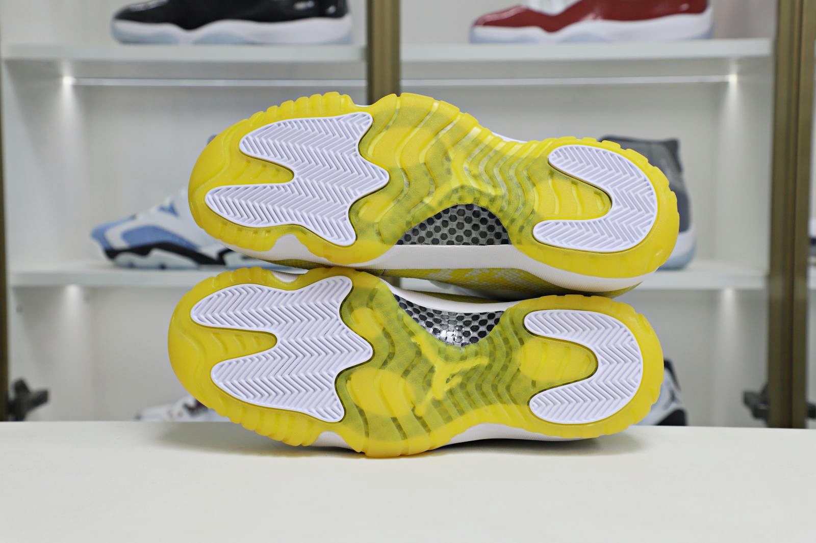 Air Jordan 11 Retro Low