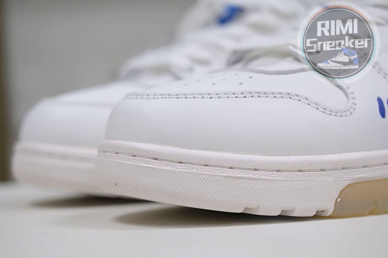 OFF-WHITE Out Of Office
