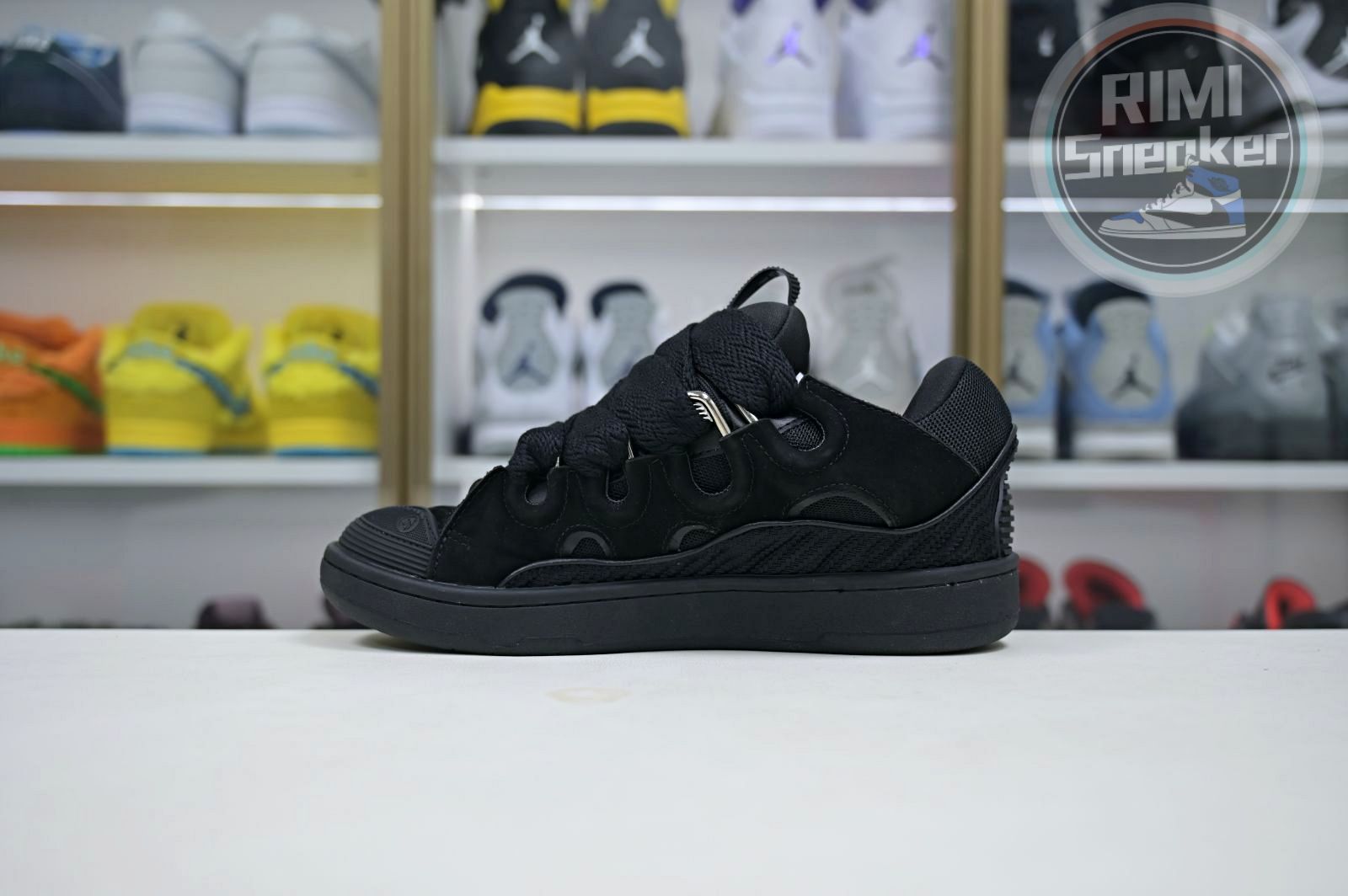 Lanvin  Curb