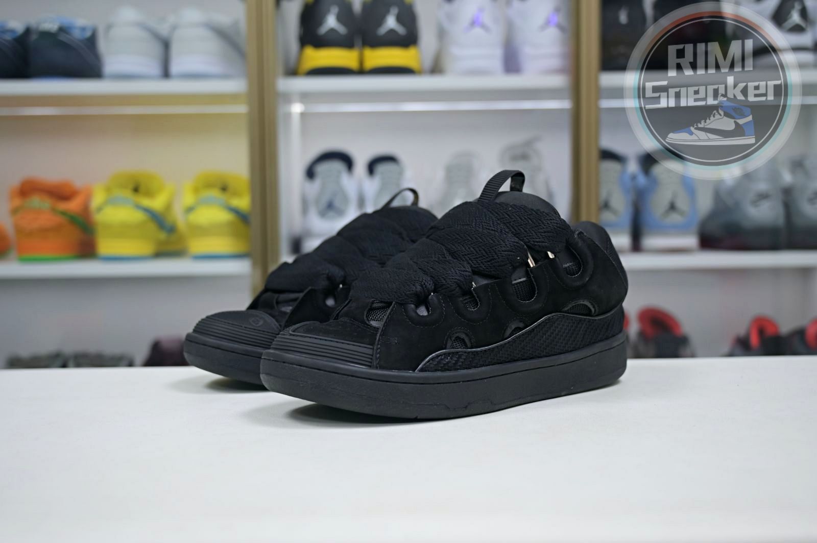 Lanvin  Curb