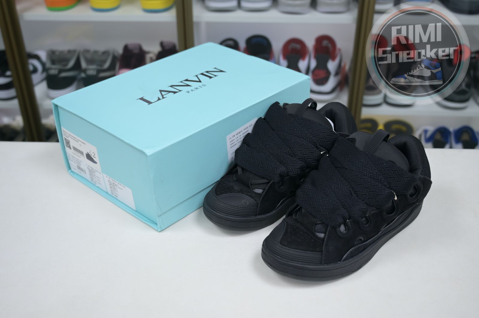 Lanvin  Curb