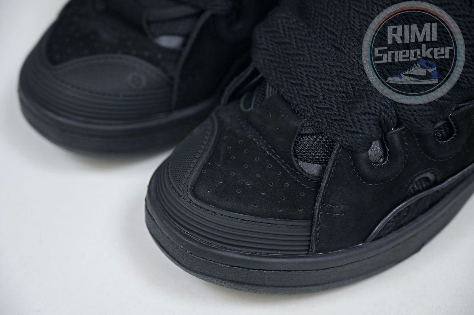 Lanvin  Curb