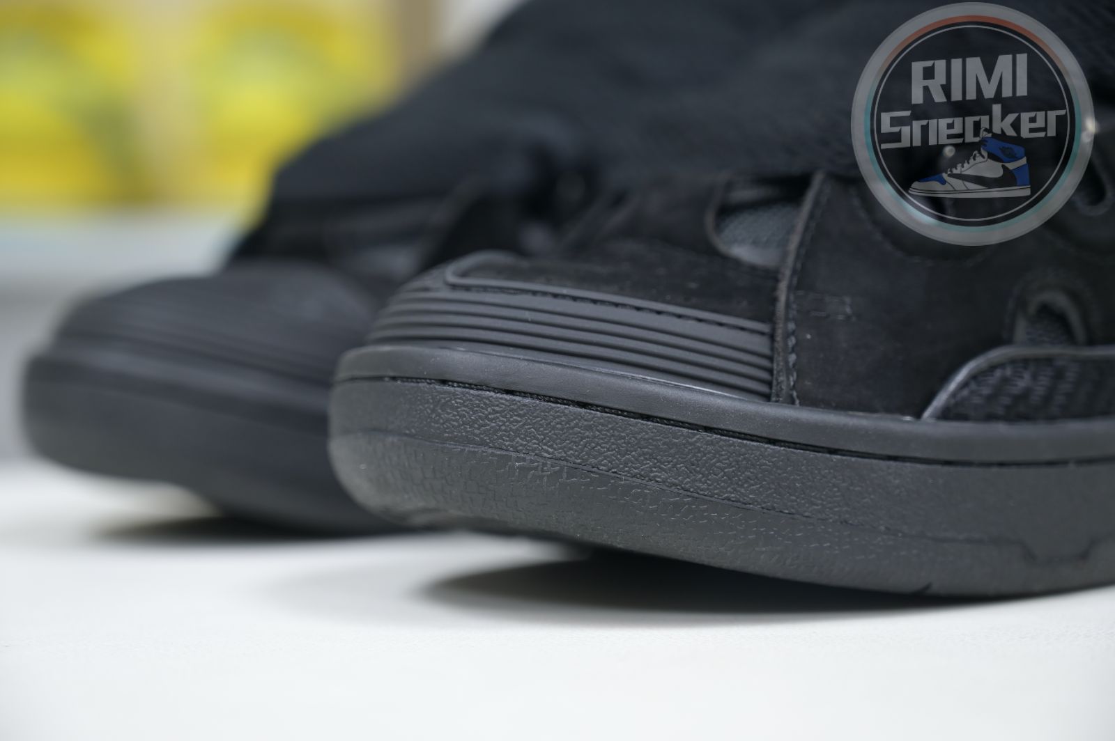 Lanvin  Curb