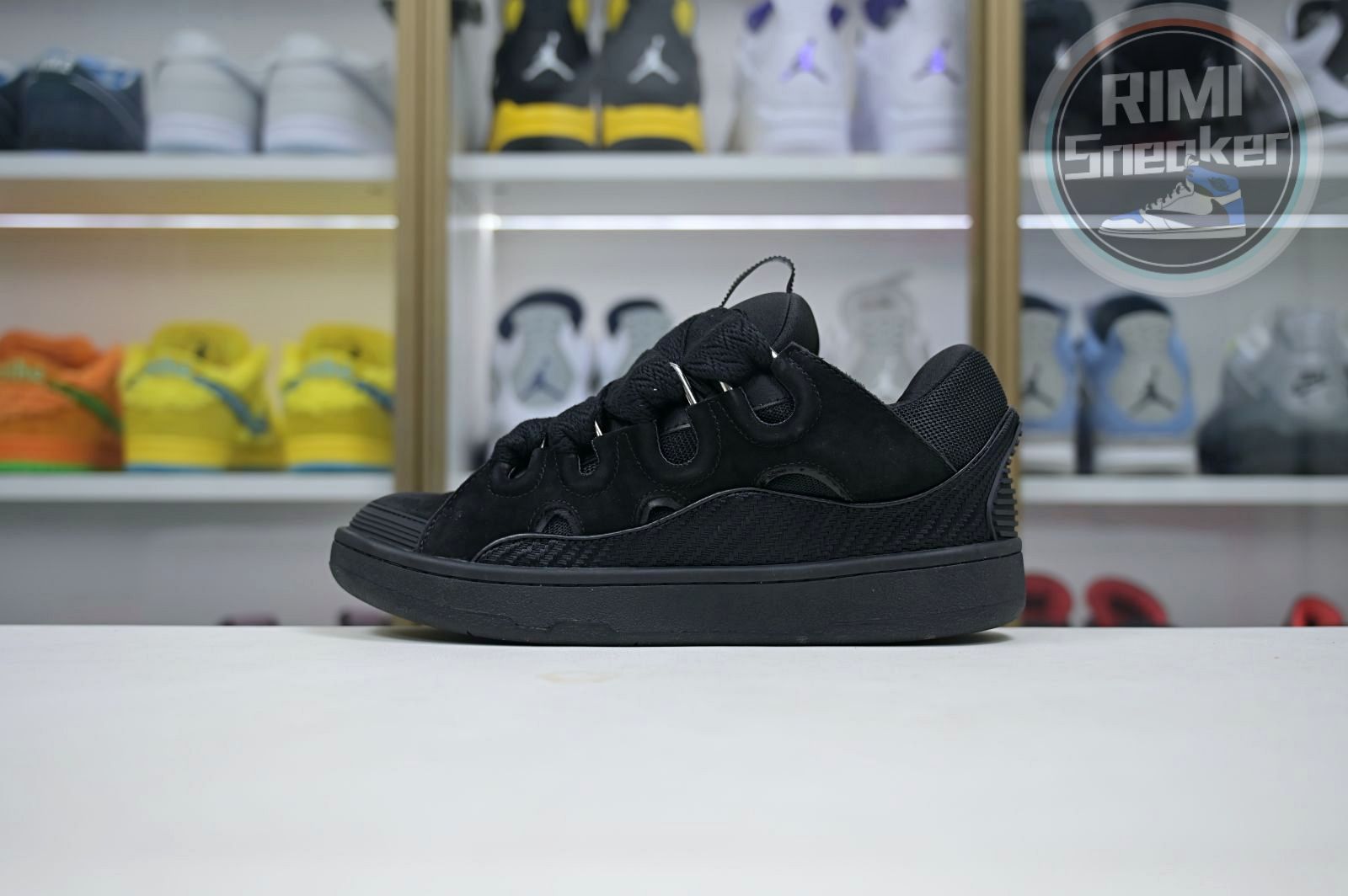 Lanvin  Curb