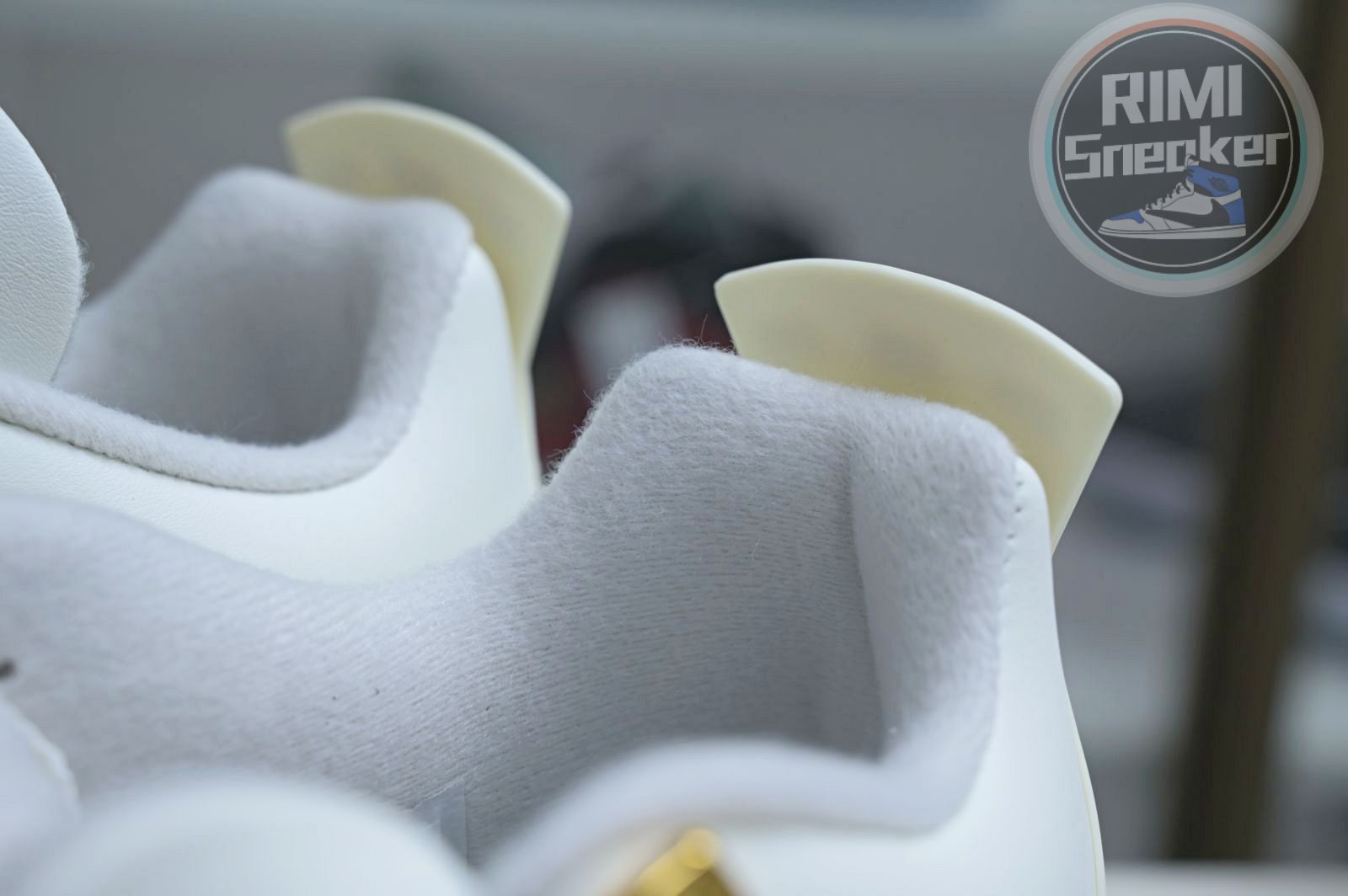 Jordan 4 Retro Metallic Gold (W)