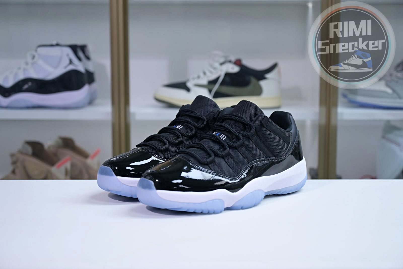 Air Jordan 11 Low