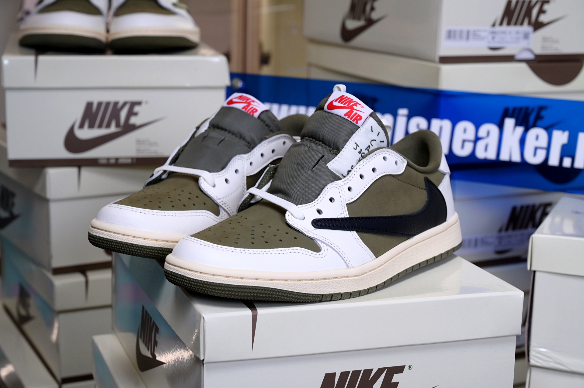 Travis Scott x Jordan Air Jordan 1 Low OG “Medium Olive”