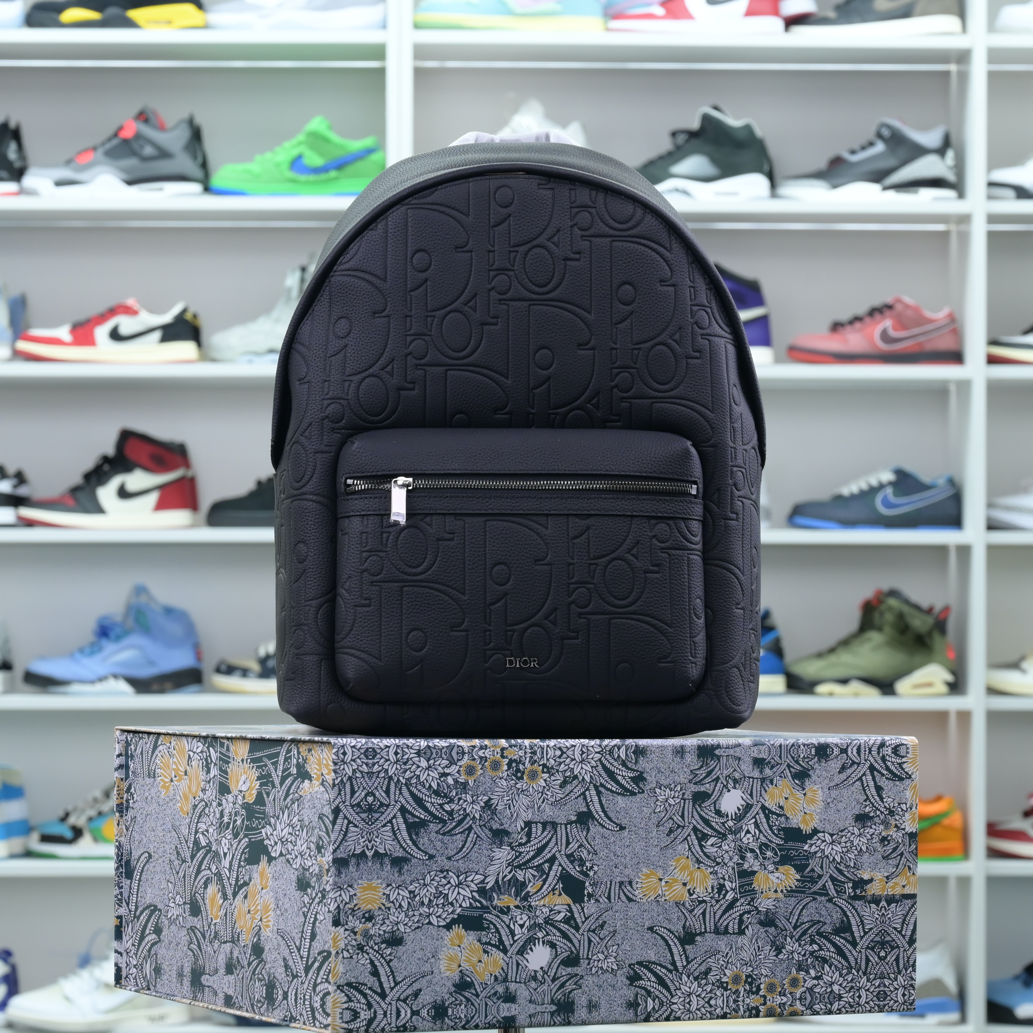 DIOR