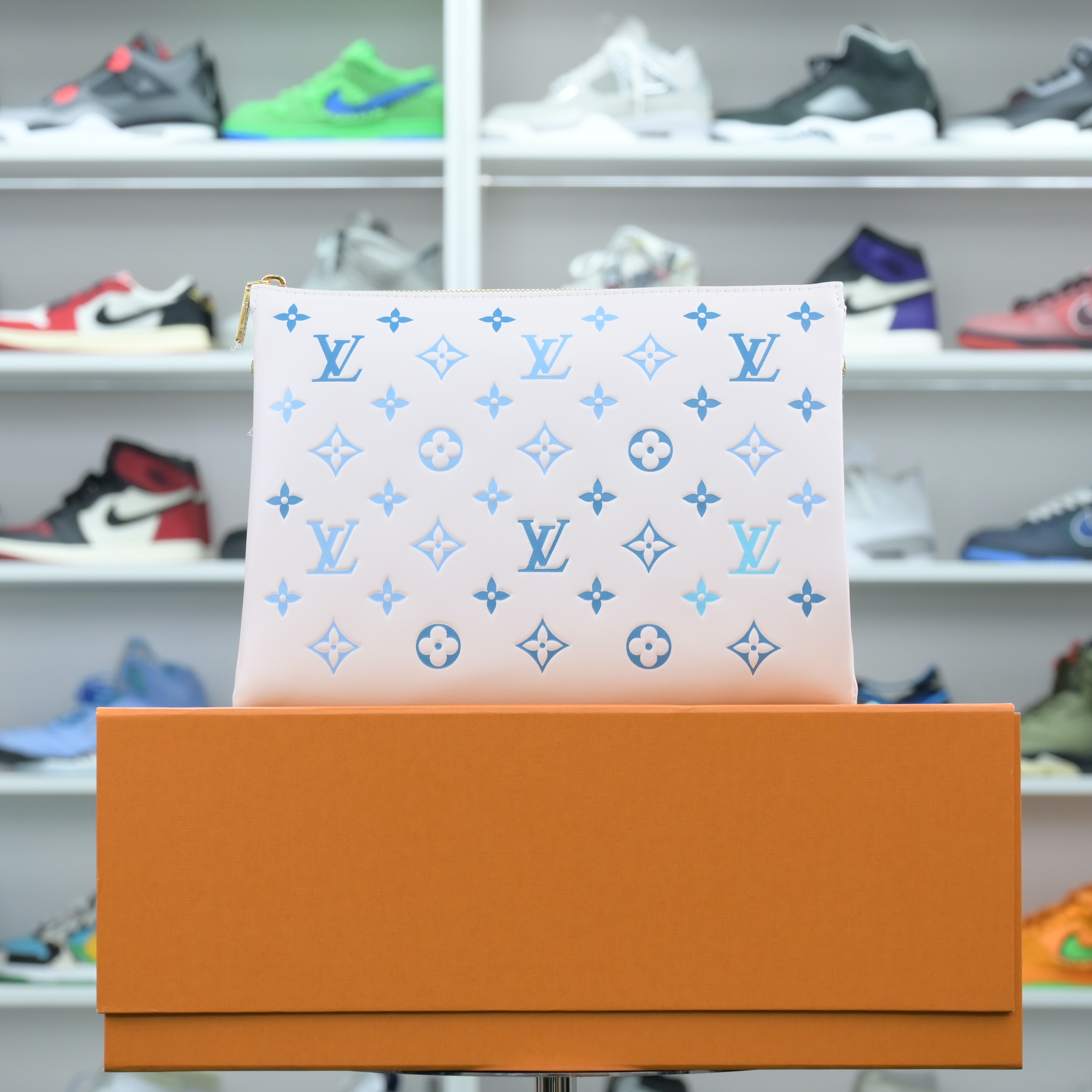 LOUIS VUITTON