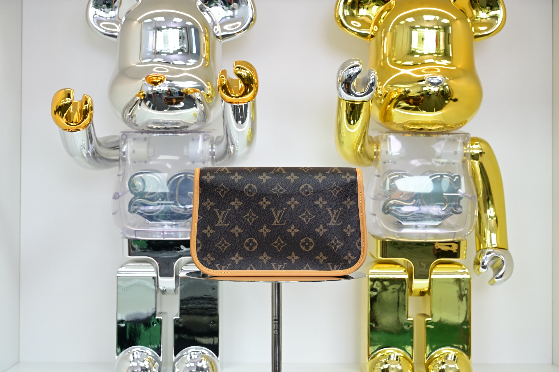 LOUIS VUITTON